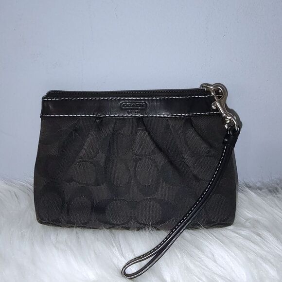 Coach pleated monogram wristlet EUC - Picture 1 of 5